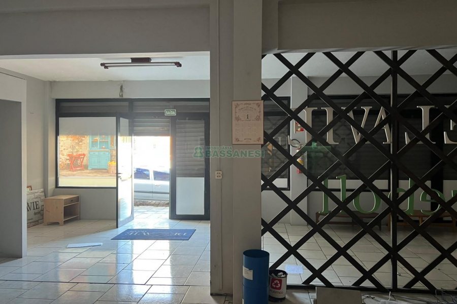 Pavilhão com 2500m², no bairro Sao Gotardo em Flores da Cunha para Alugar
