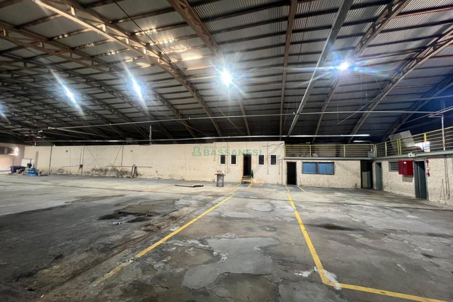 Pavilhão com 2500m², no bairro Sao Gotardo em Flores da Cunha para Alugar