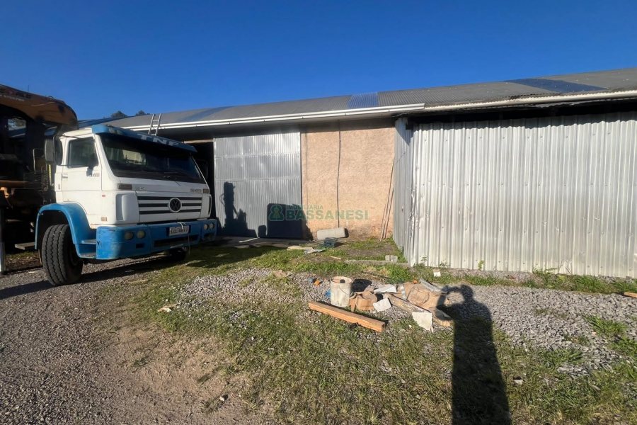 Pavilhão com 2500m², no bairro Sao Gotardo em Flores da Cunha para Alugar