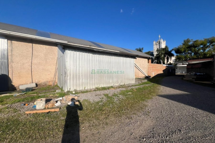 Pavilhão com 2500m², no bairro Sao Gotardo em Flores da Cunha para Alugar