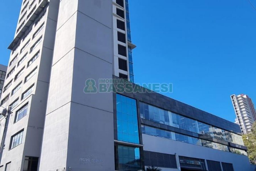 Sala com 37m², 2 vagas, no bairro Pio X em Caxias do Sul para Alugar