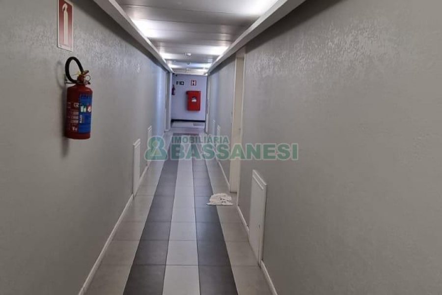 Sala com 37m², 2 vagas, no bairro Pio X em Caxias do Sul para Alugar