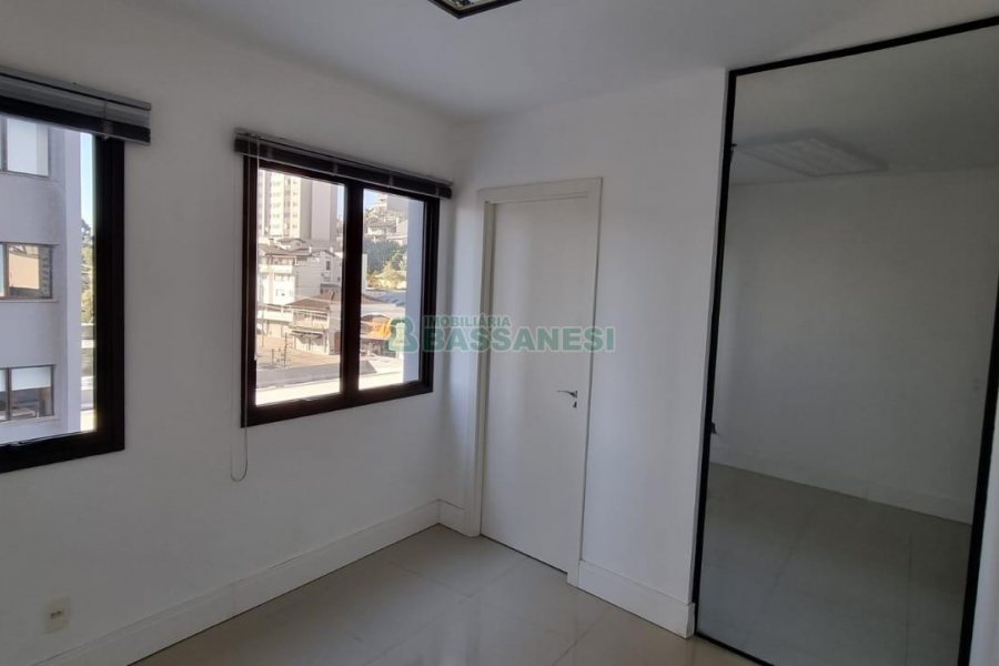 Sala com 37m², 2 vagas, no bairro Pio X em Caxias do Sul para Alugar