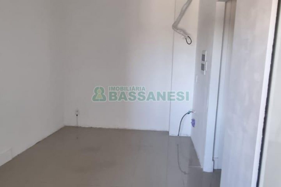 Sala com 37m², 2 vagas, no bairro Pio X em Caxias do Sul para Alugar