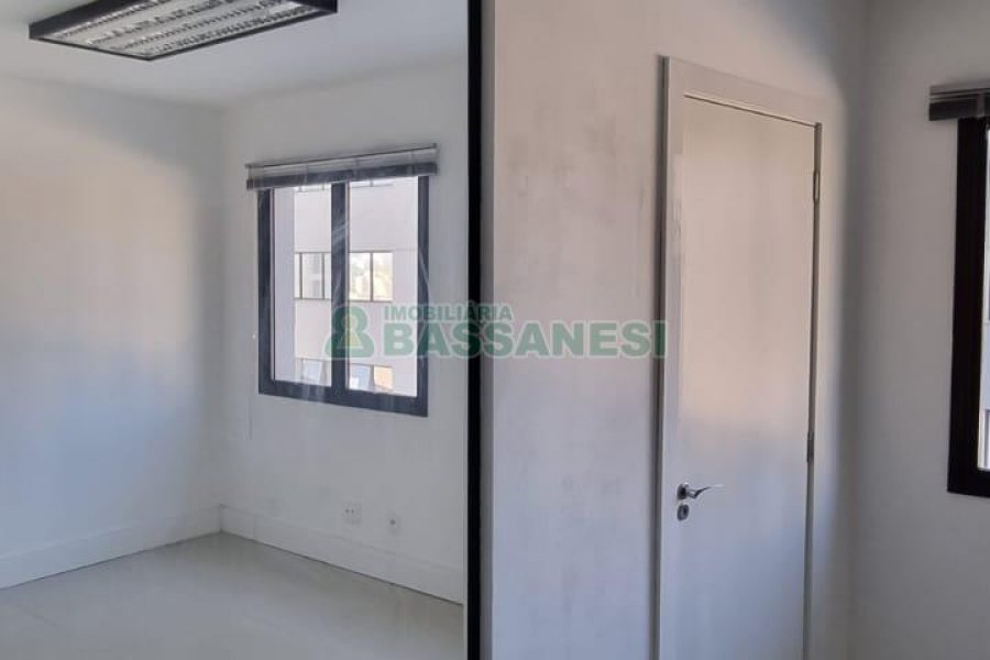 Sala com 37m², 2 vagas, no bairro Pio X em Caxias do Sul para Alugar