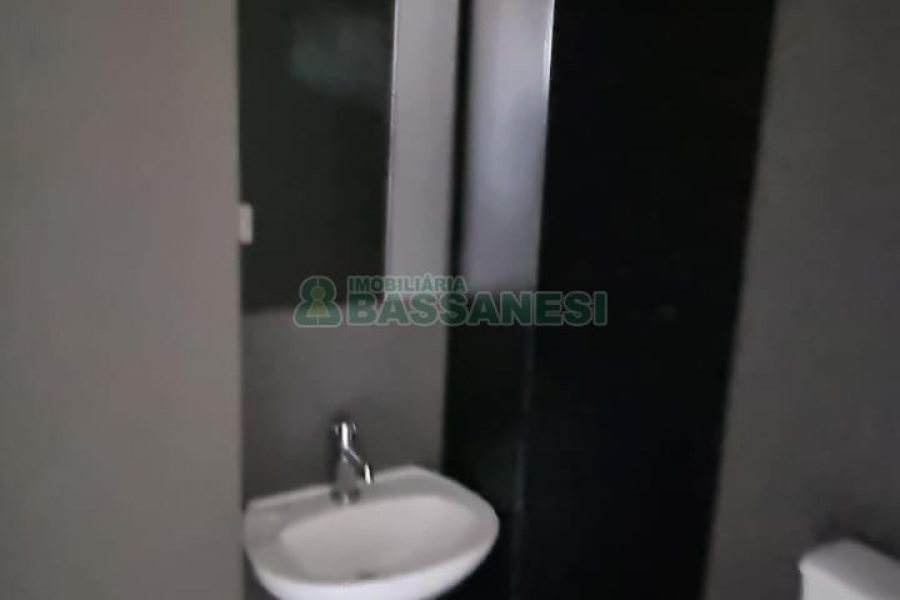 Sala com 37m², 2 vagas, no bairro Pio X em Caxias do Sul para Alugar