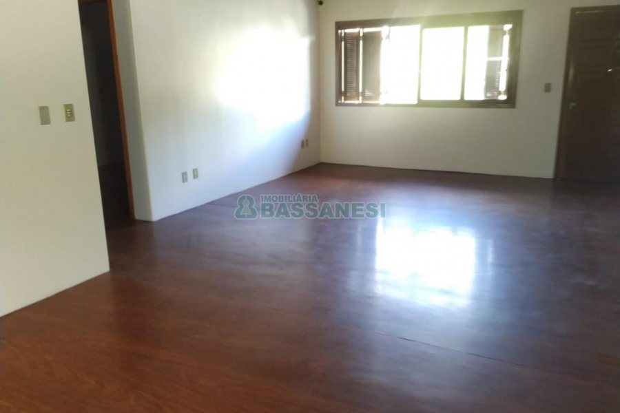 Casa com 216m², 3 dormitórios, 3 vagas, no bairro Cristo Redentor em Caxias do Sul para Comprar