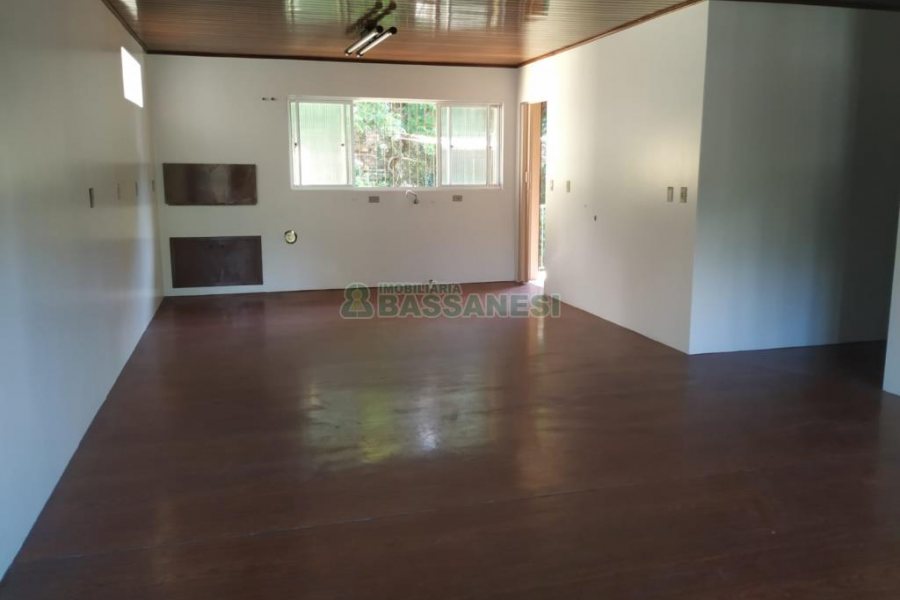 Casa com 216m², 3 dormitórios, 3 vagas, no bairro Cristo Redentor em Caxias do Sul para Comprar