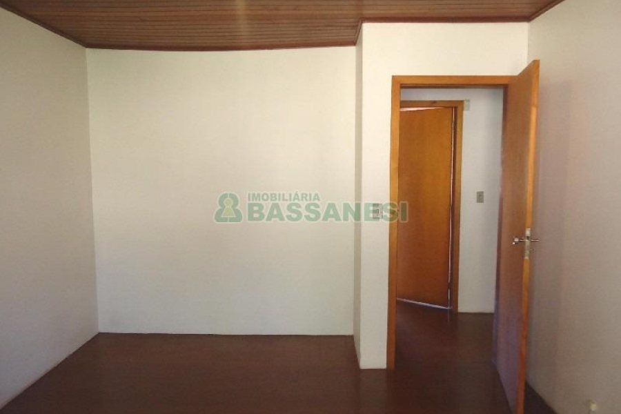 Casa com 216m², 3 dormitórios, 3 vagas, no bairro Cristo Redentor em Caxias do Sul para Comprar