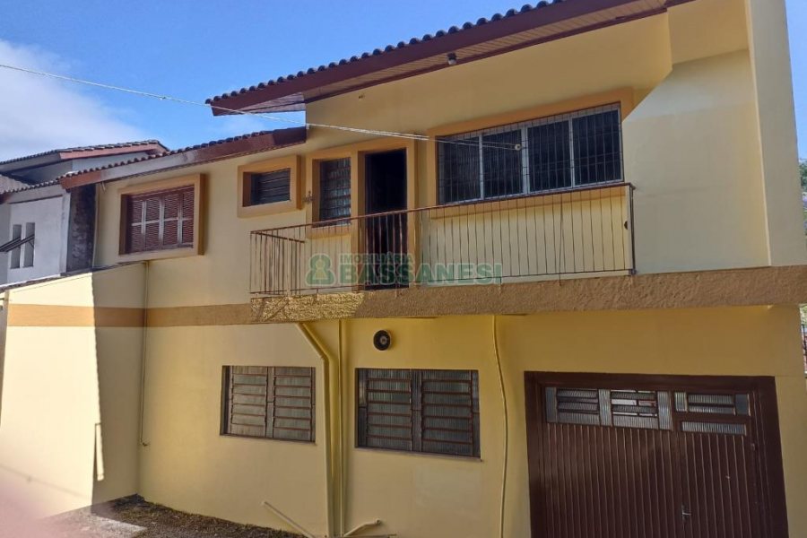 Casa com 216m², 3 dormitórios, 3 vagas, no bairro Cristo Redentor em Caxias do Sul para Comprar