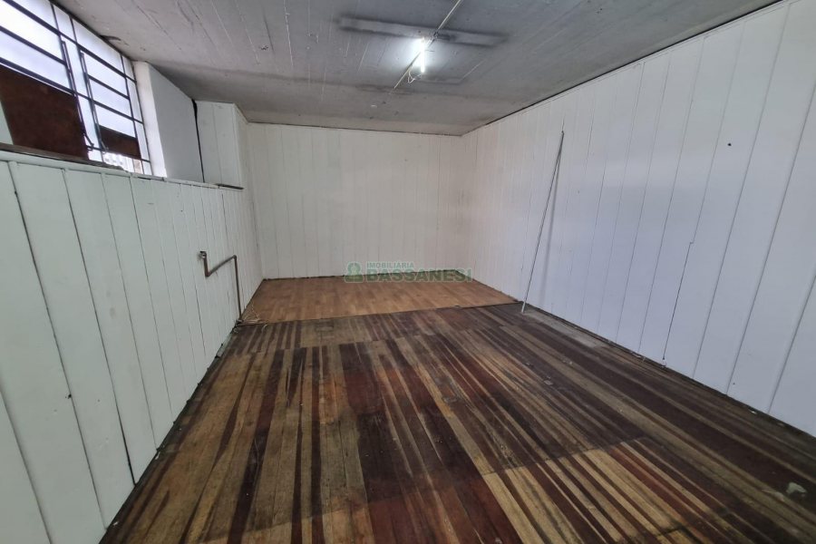 Pavilhão com 288m², no bairro Pio X em Caxias do Sul para Alugar