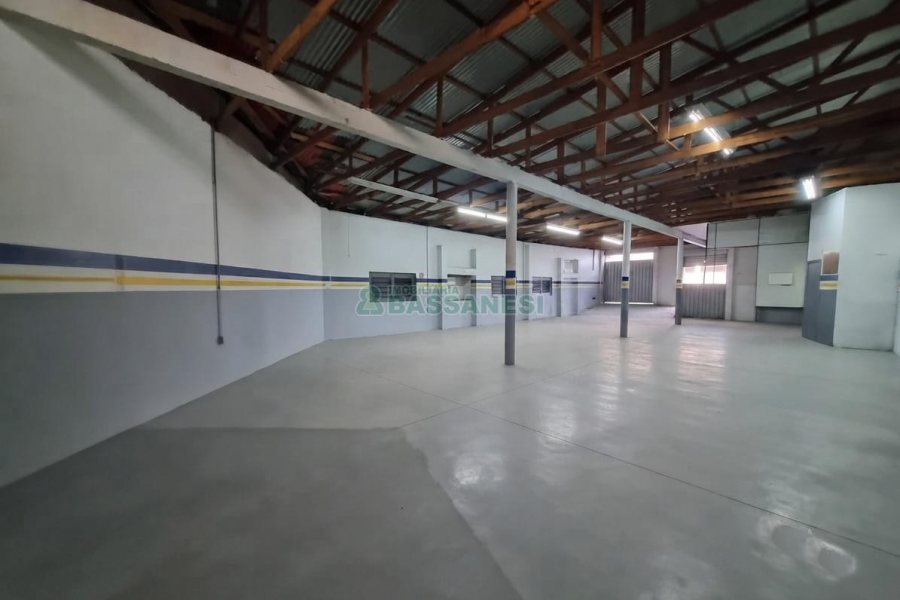 Pavilhão com 288m², no bairro Pio X em Caxias do Sul para Alugar