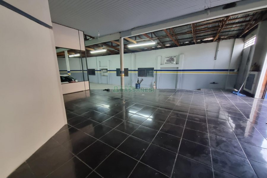 Pavilhão com 288m², no bairro Pio X em Caxias do Sul para Alugar