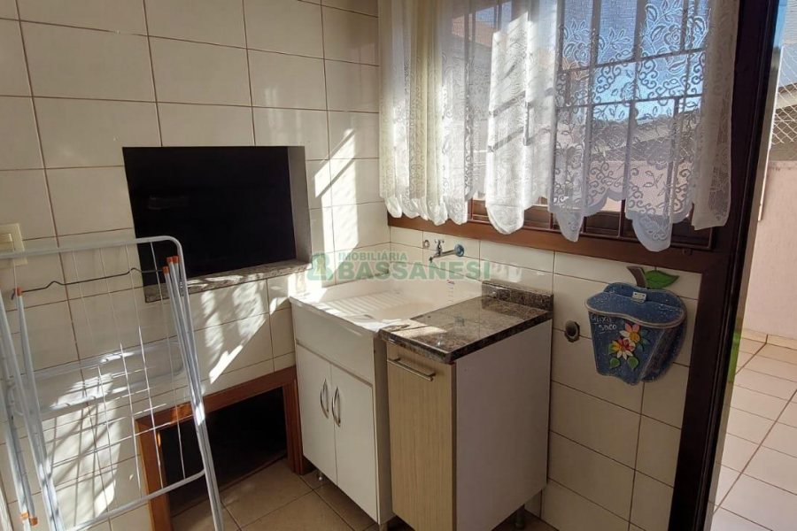 Apto Mobiliado com 80m², 2 dormitórios, 1 vaga, no bairro Medianeira em Caxias do Sul para Alugar