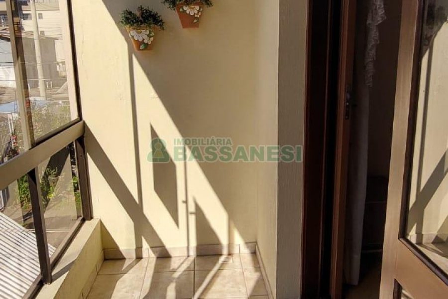Apto Mobiliado com 80m², 2 dormitórios, 1 vaga, no bairro Medianeira em Caxias do Sul para Alugar