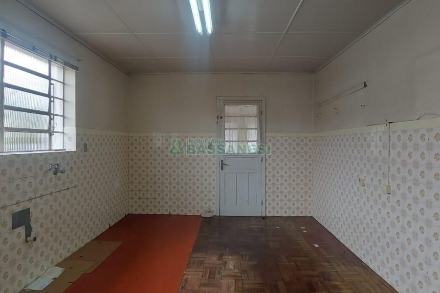 Casa com 147m², 5 dormitórios, 1 vaga, no bairro Pio X em Caxias do Sul para Alugar