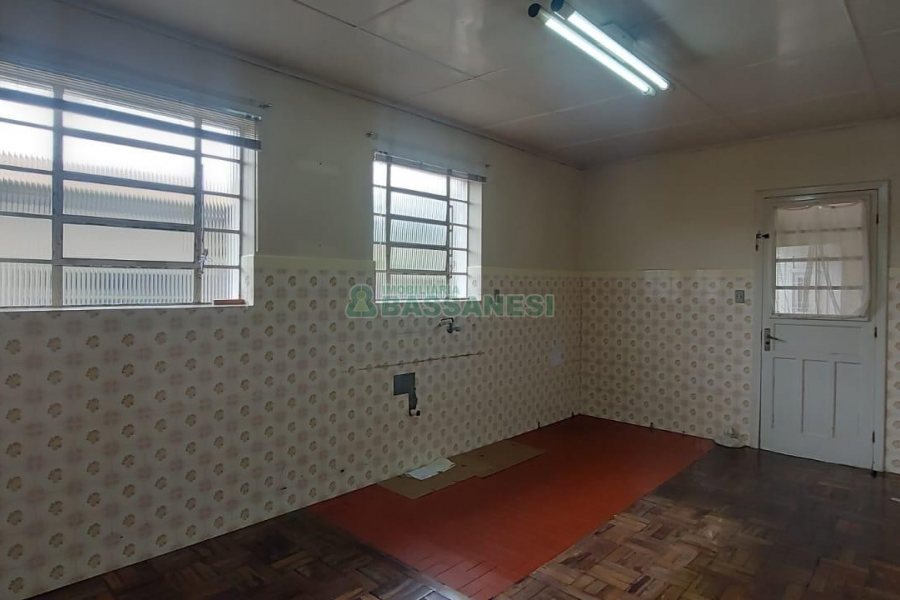 Casa com 147m², 5 dormitórios, 1 vaga, no bairro Pio X em Caxias do Sul para Alugar