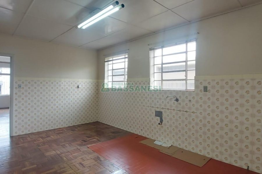 Casa com 147m², 5 dormitórios, 1 vaga, no bairro Pio X em Caxias do Sul para Alugar