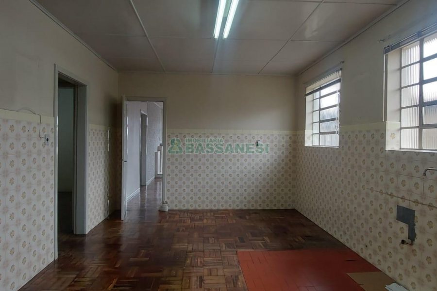 Casa com 147m², 5 dormitórios, 1 vaga, no bairro Pio X em Caxias do Sul para Alugar