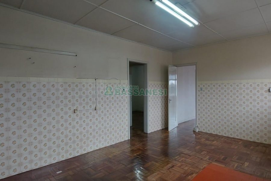 Casa com 147m², 5 dormitórios, 1 vaga, no bairro Pio X em Caxias do Sul para Alugar