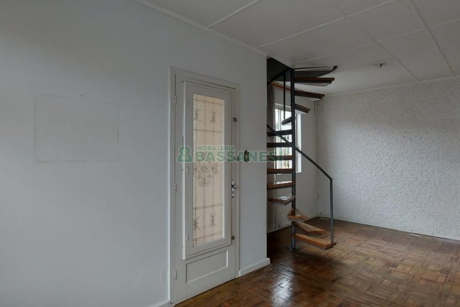 Casa com 147m², 5 dormitórios, 1 vaga, no bairro Pio X em Caxias do Sul para Alugar