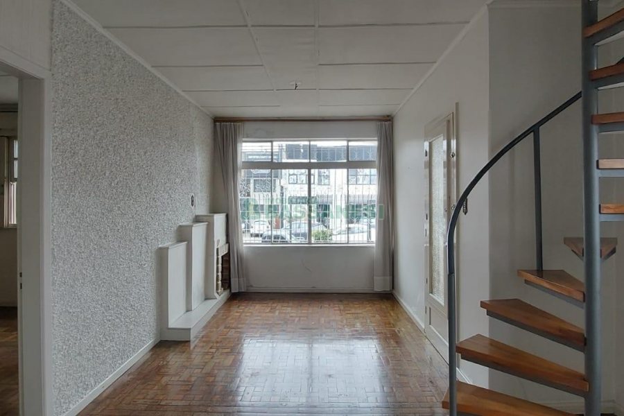 Casa com 147m², 5 dormitórios, 1 vaga, no bairro Pio X em Caxias do Sul para Alugar