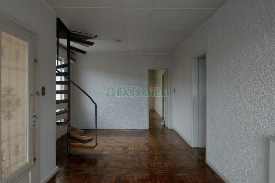 Casa com 147m², 5 dormitórios, 1 vaga, no bairro Pio X em Caxias do Sul para Alugar