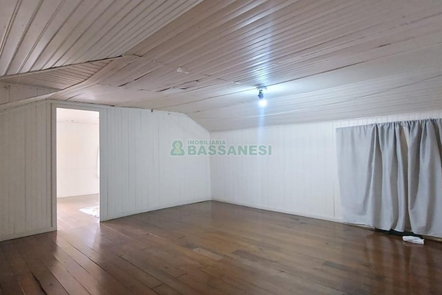 Casa com 147m², 5 dormitórios, 1 vaga, no bairro Pio X em Caxias do Sul para Alugar