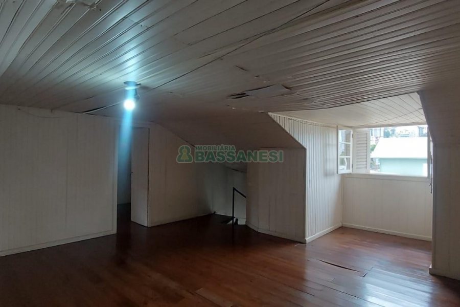 Casa com 147m², 5 dormitórios, 1 vaga, no bairro Pio X em Caxias do Sul para Alugar