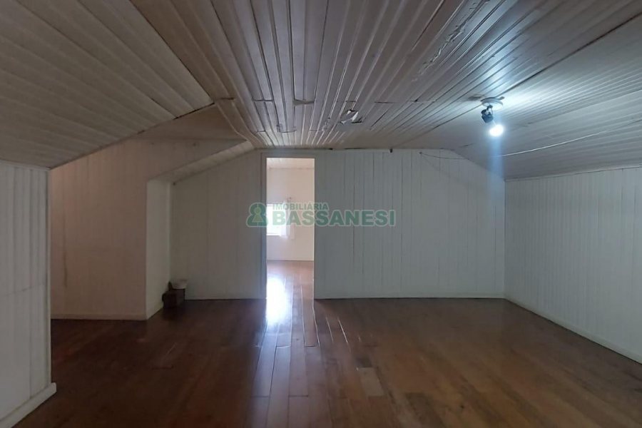 Casa com 147m², 5 dormitórios, 1 vaga, no bairro Pio X em Caxias do Sul para Alugar