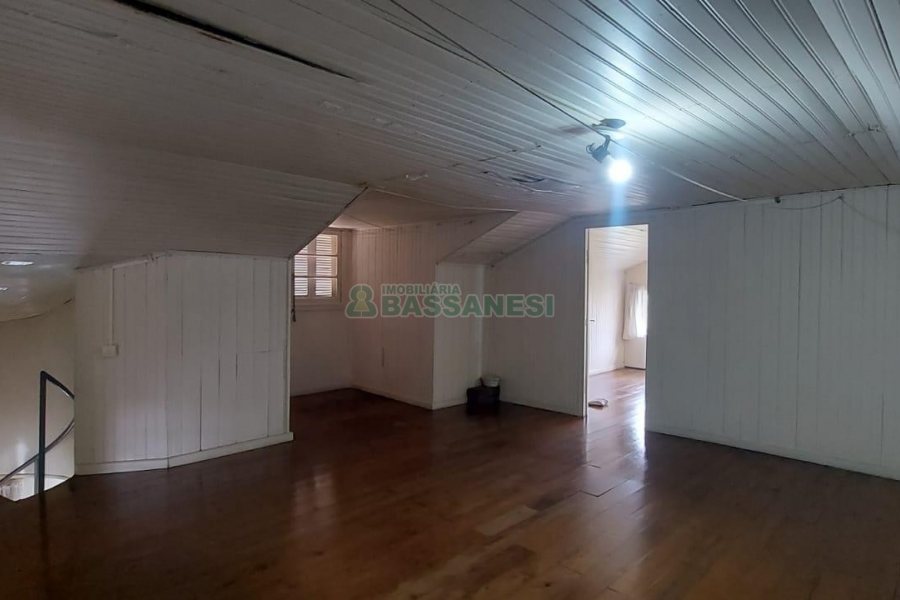 Casa com 147m², 5 dormitórios, 1 vaga, no bairro Pio X em Caxias do Sul para Alugar