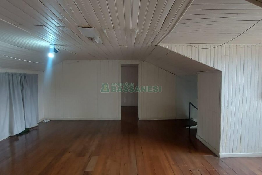 Casa com 147m², 5 dormitórios, 1 vaga, no bairro Pio X em Caxias do Sul para Alugar