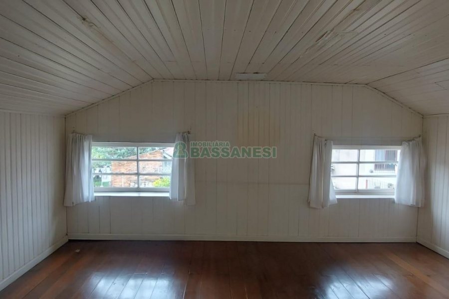 Casa com 147m², 5 dormitórios, 1 vaga, no bairro Pio X em Caxias do Sul para Alugar