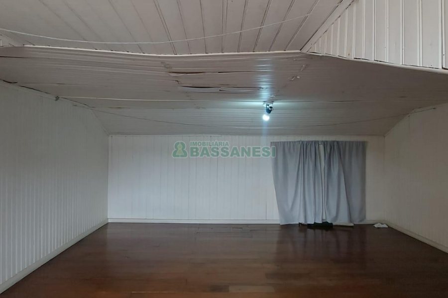 Casa com 147m², 5 dormitórios, 1 vaga, no bairro Pio X em Caxias do Sul para Alugar