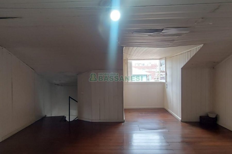 Casa com 147m², 5 dormitórios, 1 vaga, no bairro Pio X em Caxias do Sul para Alugar