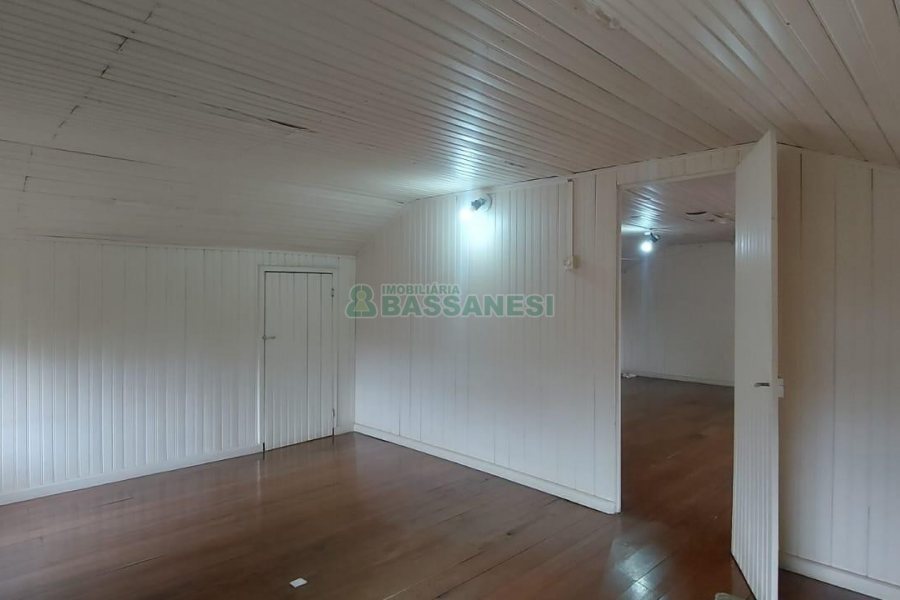 Casa com 147m², 5 dormitórios, 1 vaga, no bairro Pio X em Caxias do Sul para Alugar