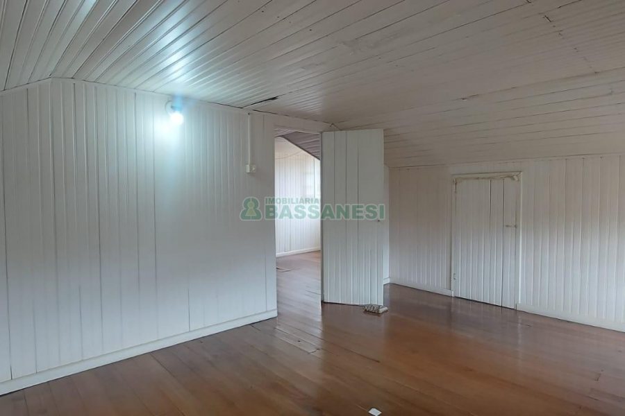 Casa com 147m², 5 dormitórios, 1 vaga, no bairro Pio X em Caxias do Sul para Alugar