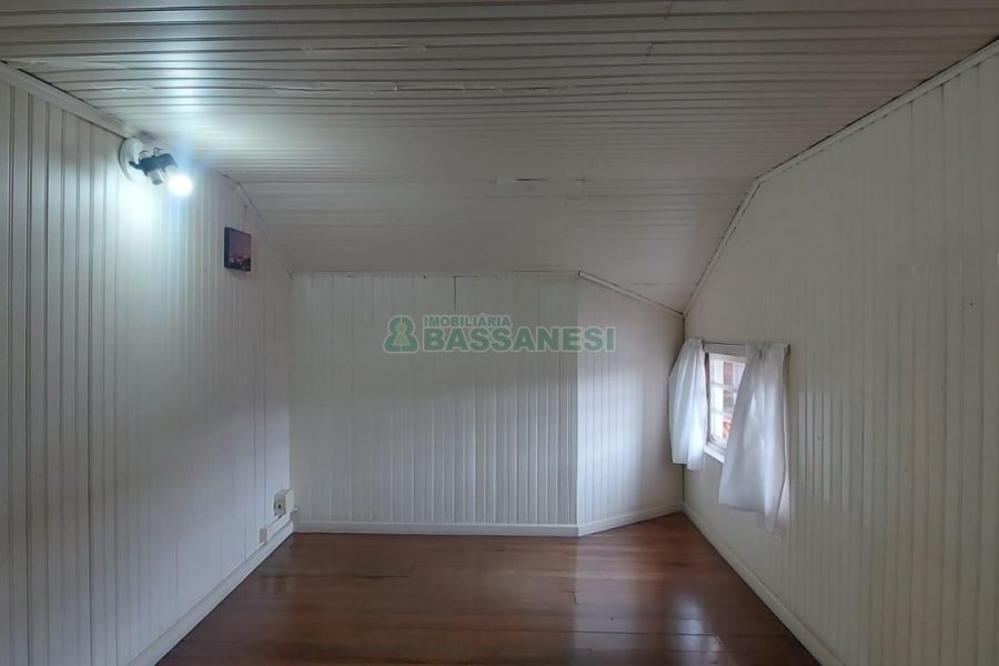 Casa com 147m², 5 dormitórios, 1 vaga, no bairro Pio X em Caxias do Sul para Alugar