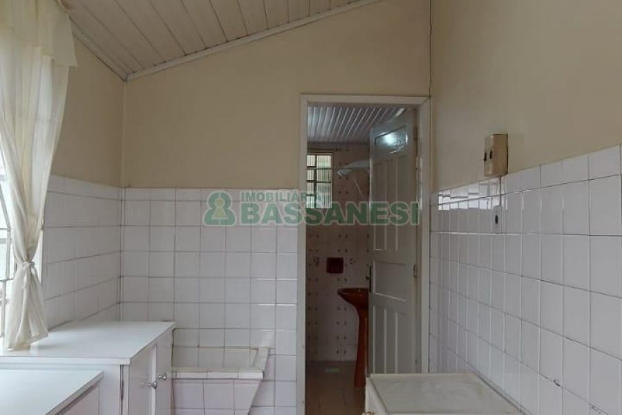Casa com 147m², 5 dormitórios, 1 vaga, no bairro Pio X em Caxias do Sul para Alugar
