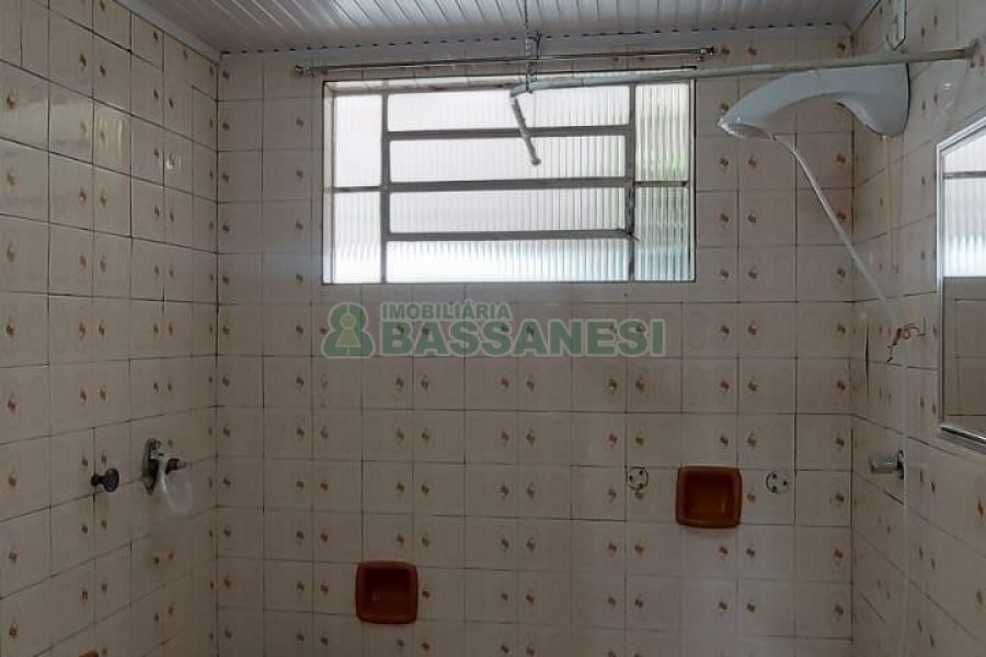 Casa com 147m², 5 dormitórios, 1 vaga, no bairro Pio X em Caxias do Sul para Alugar