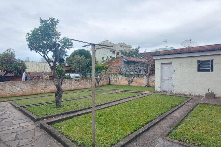 Casa com 147m², 5 dormitórios, 1 vaga, no bairro Pio X em Caxias do Sul para Alugar