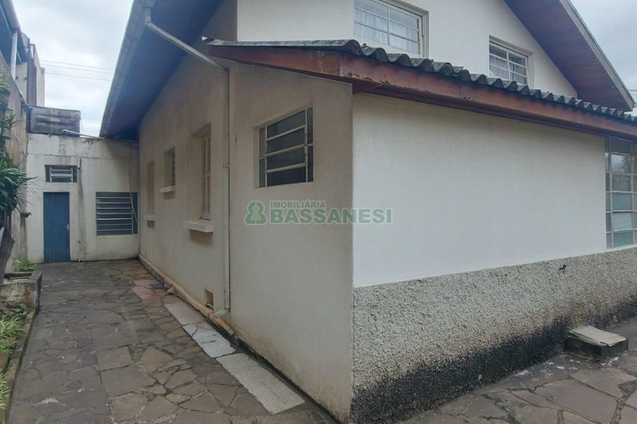 Casa com 147m², 5 dormitórios, 1 vaga, no bairro Pio X em Caxias do Sul para Alugar