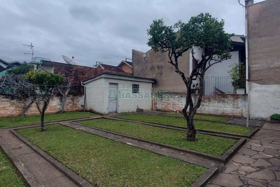 Casa com 147m², 5 dormitórios, 1 vaga, no bairro Pio X em Caxias do Sul para Alugar