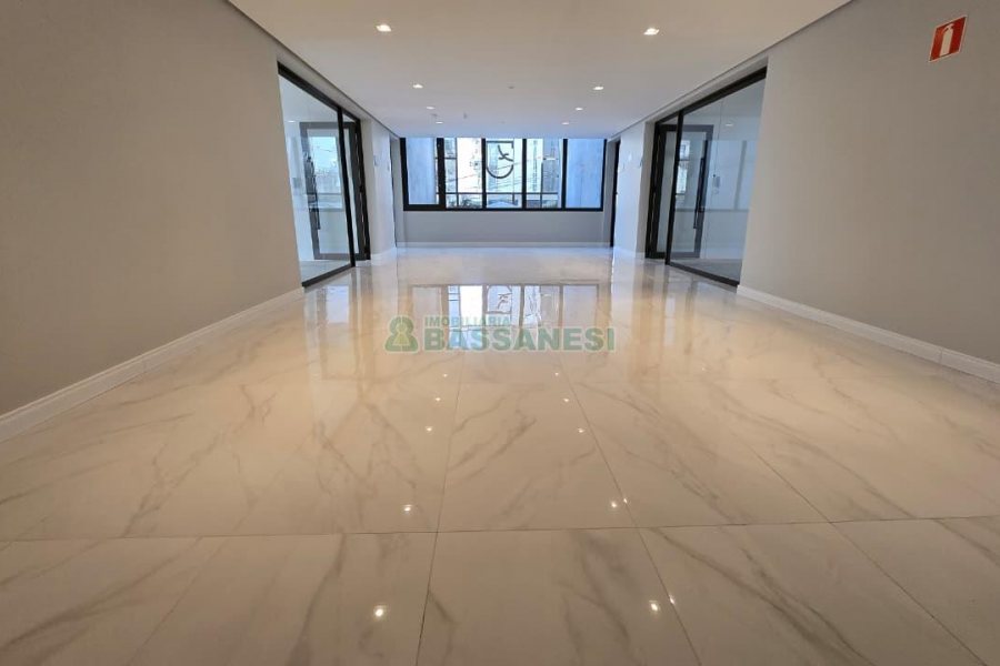 Sobreloja com 285m², 2 vagas, no bairro Exposição em Caxias do Sul para Alugar