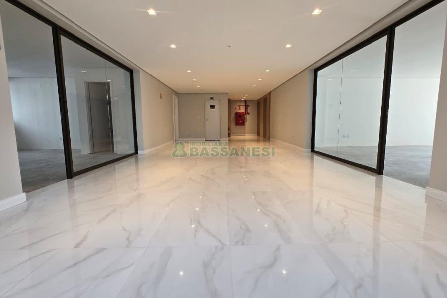 Sobreloja com 285m², 2 vagas, no bairro Exposição em Caxias do Sul para Alugar