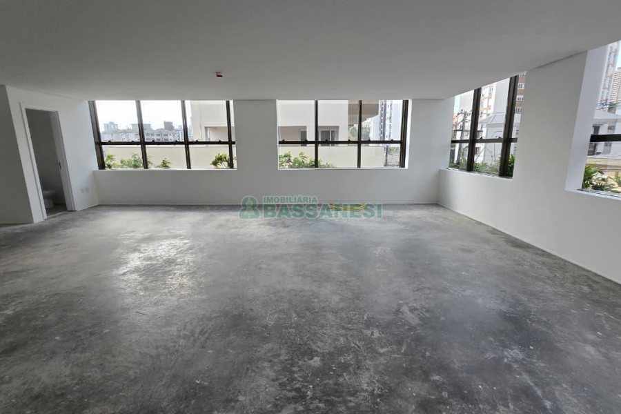 Sobreloja com 285m², 2 vagas, no bairro Exposição em Caxias do Sul para Alugar