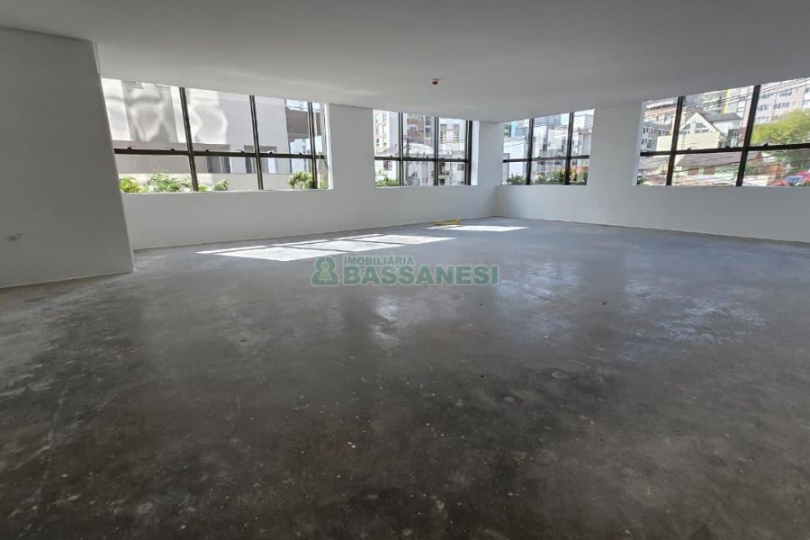 Sobreloja com 285m², 2 vagas, no bairro Exposição em Caxias do Sul para Alugar