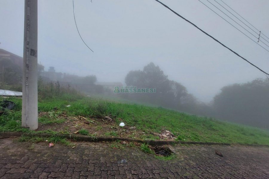 Terreno com 360m², no bairro São Caetano em Caxias do Sul para Comprar