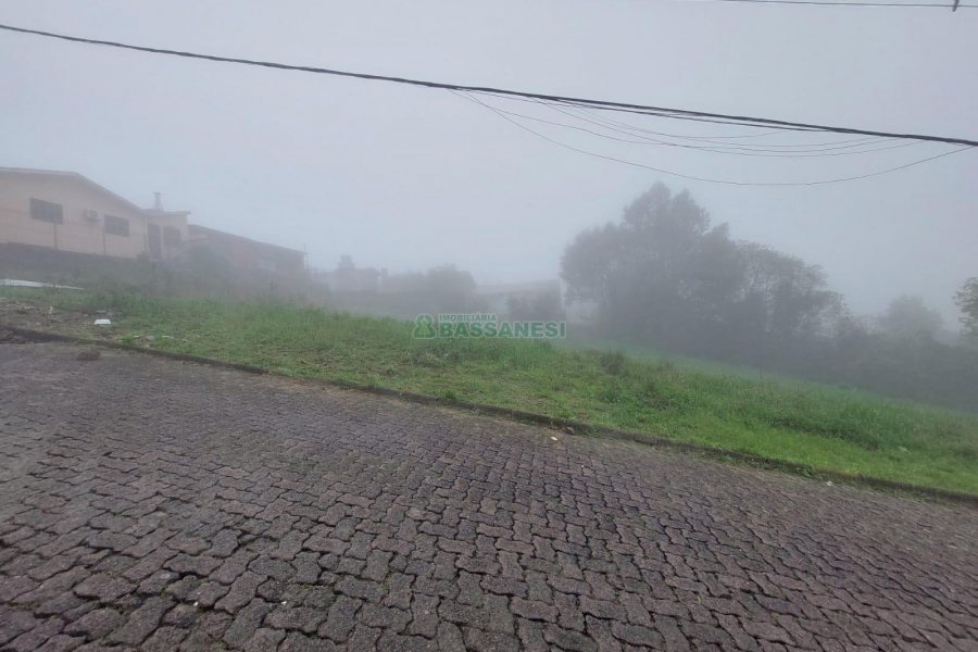Terreno com 360m², no bairro São Caetano em Caxias do Sul para Comprar