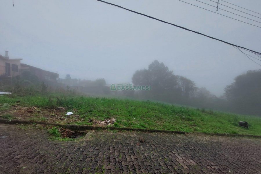 Terreno com 360m², no bairro São Caetano em Caxias do Sul para Comprar